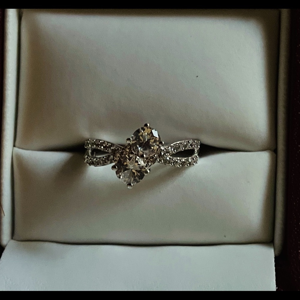 Cubic zirconia ring. Bypass setting
